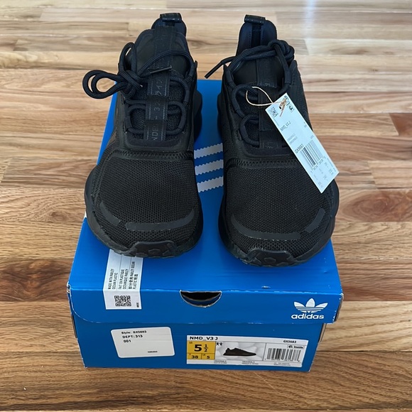 NIB Adidas NMD V3 - Picture 3 of 13